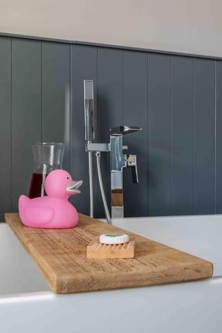 Luxury Nestled In The Heart Of - Pet Friendly