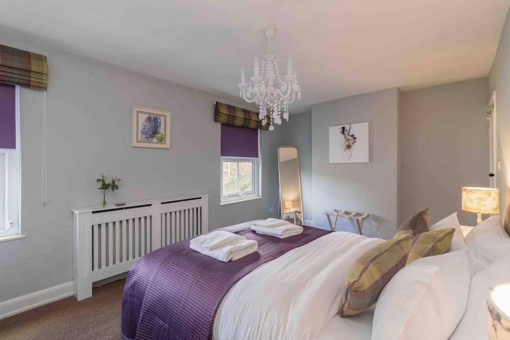 Luxury Nestled In The Heart Of - Pet Friendly Pickering