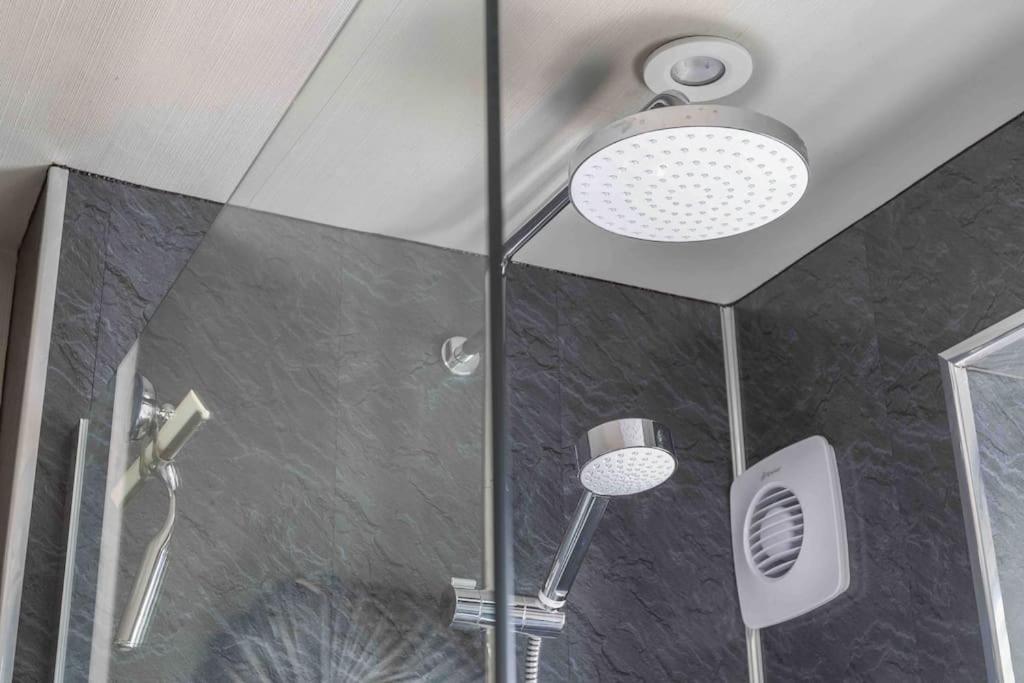 Luxury Nestled In The Heart Of - Pet Friendly Holiday home *