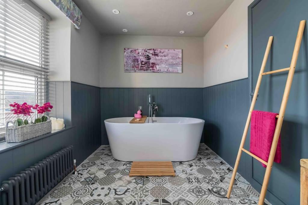 Luxury Nestled In The Heart Of - Pet Friendly