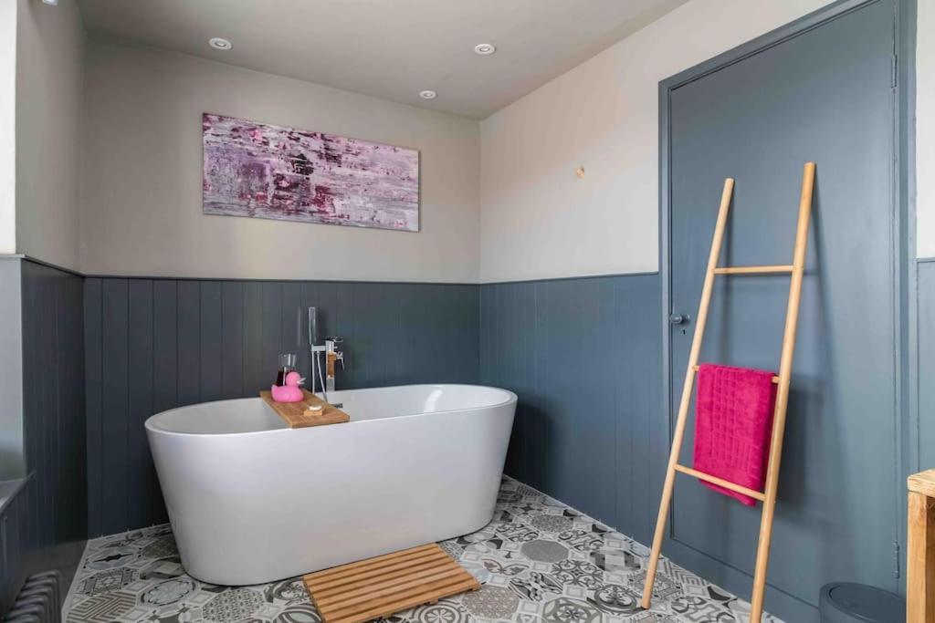Luxury Nestled In The Heart Of - Pet Friendly Holiday home