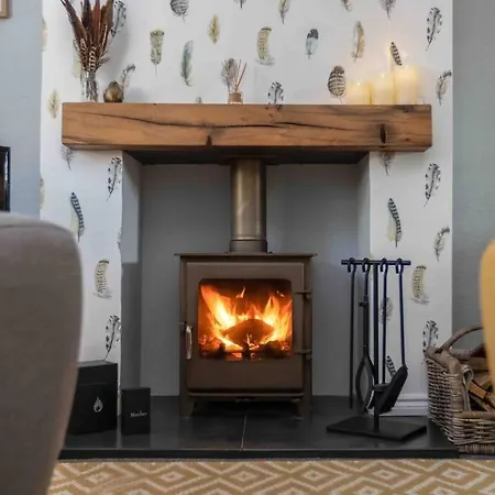 Luxury Cottage Nestled In The Heart Of Pickering - Pet Friendly Exterior photo